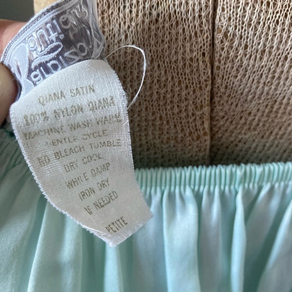 VINTAGE Embroidered Nightie - Picture 6 of 6